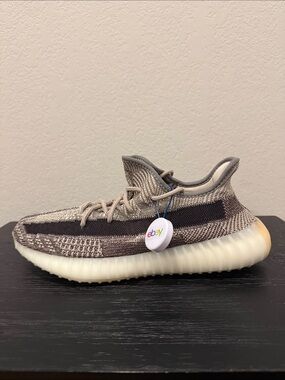 New Men’s Size 10.5 Yeezy Boost 350 V2 Taupe Black Knit Sneakers w/ Cream Sole